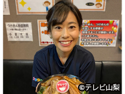 プリント最中、焼き菓子シートをラーメンにのせてテレビの生放送にご利用