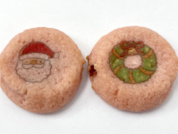 チョコチップ入りのクッキーにインクジェットプリンターでサンタクロースやトナカイの クリスマス柄をダイレクト印刷しました。